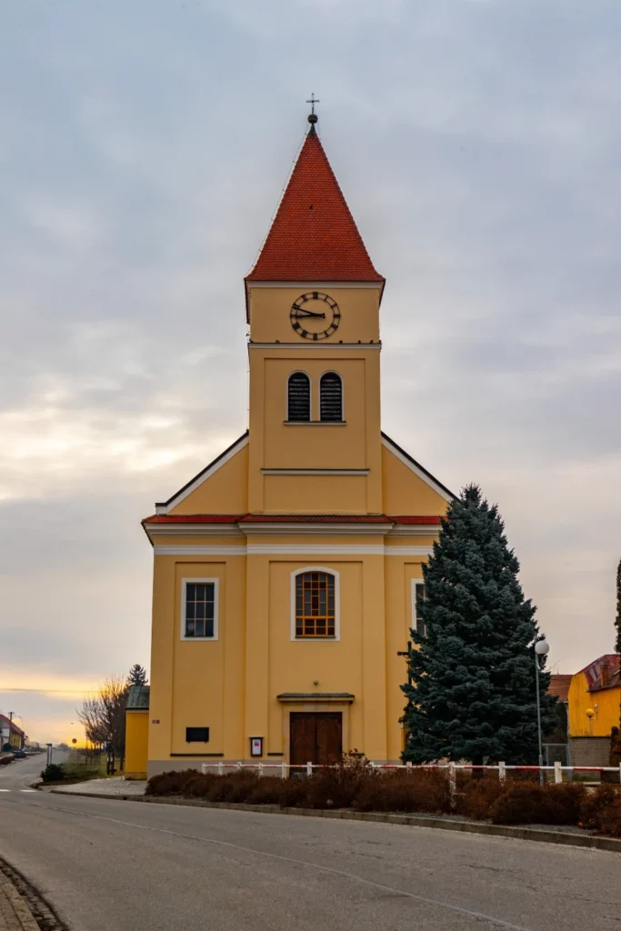 Kostel svatého Václava v Ostrožské Nové Vsi